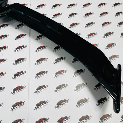 V Cut Style Universal Sedan Spoiler – Sporty Rear Wing (Universal Sedan)