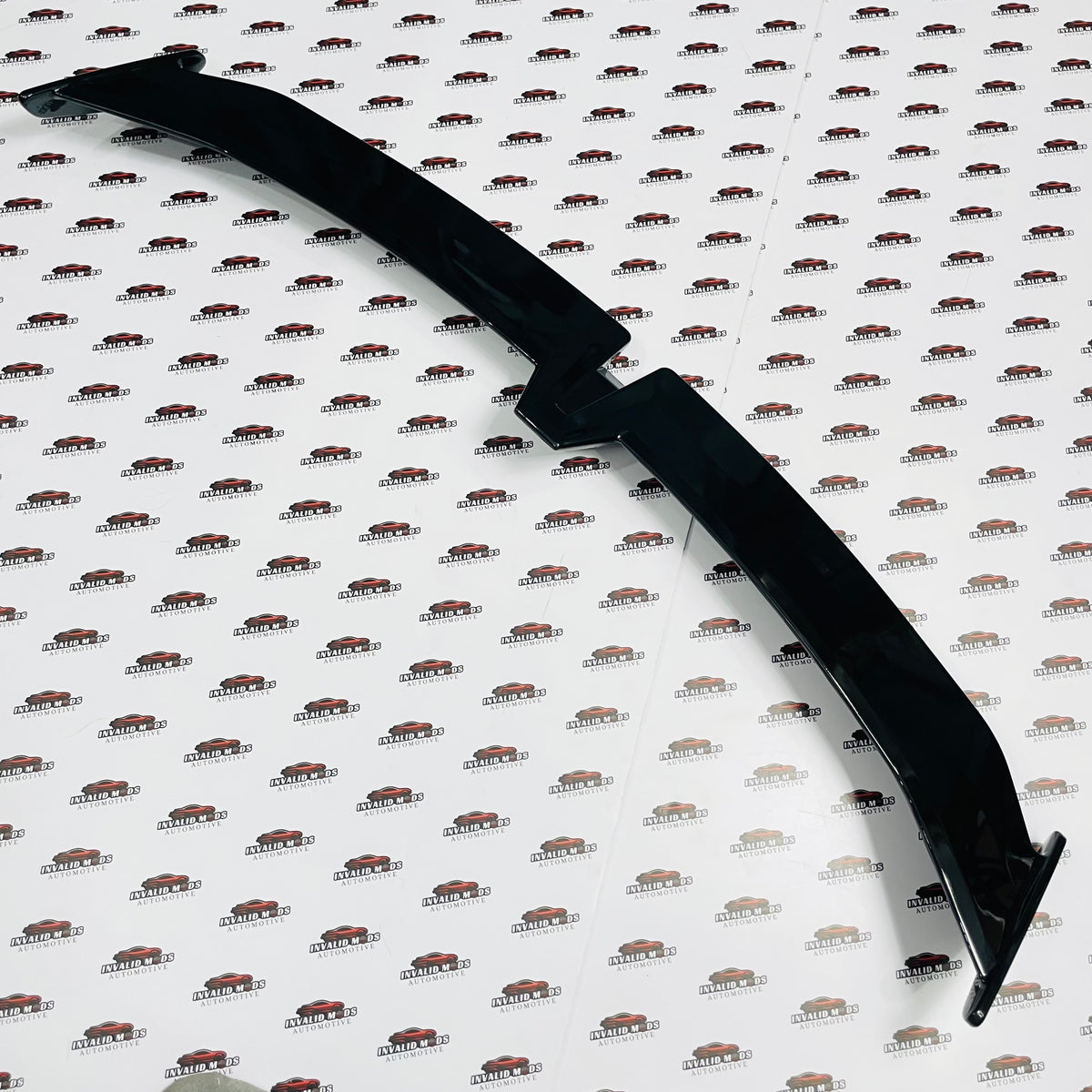 V Cut Style Universal Sedan Spoiler – Sporty Rear Wing (Universal Sedan)