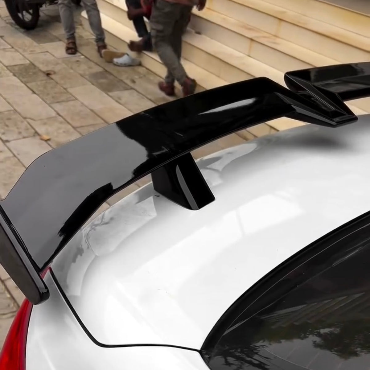V Cut Style Universal Sedan Spoiler – Sporty Rear Wing (Universal Sedan)